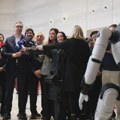 Vučić: Srbija bi prva u Evropi mogla da proizvodi humanoidne robote