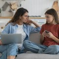 Oduzmite detetu mobilni telefon i odmah ćete videti da li postoji problem