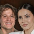(Foto) Jakov Jozinović i Džejla Ramović više ne kriju ljubav! Zajedno prošetali ulicama Zagreba i napravili pometnju: Ležerno…