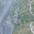 Spasilački helikopteri stižu do nepalskih sela pogođenih poplavom, pet osoba nestalo