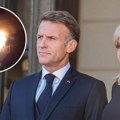 Bračni par Makron razbesneo Francuze: Evo gde su viđeni dok zemlju potresaju nemiri, porede ih sa Marijom Antoanetom