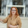 (Foto) Salonac u staroj predratnoj zgradi Ovo je stan u kome Tanja Bošković živi decenijama: Zidovi prepuni uspomena, a ovaj…