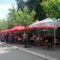 Srbi istrajavaju u svojim zahtevima: I danas miran protest ispred zgrade opštine Zvečan
