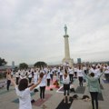 FOTO: Međunarodni dan joge, na Kalemegdanu održan grupni čas