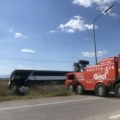 FOTO Slupani autobus odšlepovan u Niš: Srpska šlep služba na mestu nesreće u Grčkoj