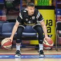 Avramović na meti navijača Partizana: Uvredili se jer se uz osmeh pozdravio sa igračima Zvezde! (video)