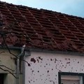 Apokaliptične scene u Bošnjacima nakon nevremena, ljudi očajni: Oluja rušila crepove s kuća, grad uništio auta