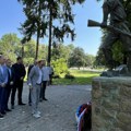 Dan ustanka naroda Srbije u Drugom svetskom ratu! Rasim Ljajić položio venac na spomenik "Bombaš" u Zemunu