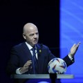 Ja sam fudbal: Infantino svoje ime ugravirao na trofej