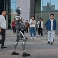 VIDEO: Humanoidni robot prošetao pred zaposlenima kompanije EngineAI