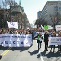 Studenti i prosvetni radnici zajedno protestovali, zvaničnici i dalje o zvučnom topu