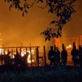 Buknuo požar kod Begeča: Izgoreo veliki pogon sa bojama i lakovima, vatra gutala objekat