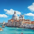 Palo drvo u Veneciji, 10 ljudi povređeno: Incident na trgu Pjacale Roma (foto)