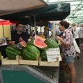 Stigle domaće dinje i lubenice! Evo koliko koštaju na pijacama u Srbiji: Očekuje se pojeftinjenje za koji dan