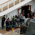 Hiljade ljudi mogu napustiti kruzer u Hong Kongu