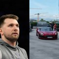 Potpisao novi ugovor, pa se častio hrvatskim "čudom": Luka Dončić provozao najnoviju "zverku"