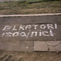 “Novi žargon” ili nepismenost: Naprednjački grafiti postali hit na mrežama