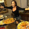 Suši, predjelo od marakuje, kozice i rolati: Na trpezi Cece Ražnatović nema čega nema - ovako se slavi Sveti Nikola u vili na…