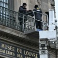 Bezbednosne mere nakon pljačke: Na prozore Apolonove galerije u Luvru postavljene rešetke (FOTO)