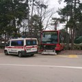 AUTOBUS SLETEO S PUTA U NIŠKOJ BANJI: Vozač izašao do toaleta, vozilo krenulo unazad sa stajališta – srećom, nema povređenih…