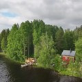 Од метрополе до приватног острва у дивљини: Млади пар купио напуштено имање и направио рај по својој мери