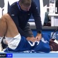 Prekinut meč Novaka Đokovića u Pekingu, srpski teniser opet zahtevao pomoć lekara