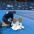 Prekinut meč Novaka Đokovića u Pekingu, srpski teniser opet zahtevao pomoć lekara
