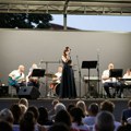 Umetnički ansambl Ministarstva odbrane „Stanislav Binički“ poklonio Piroćancima koncert sa najlepšim melodijama filmske…