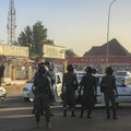 Vojska blokirala predsedničku palatu! Dramatična situacija u Nigeru, oklopna vozila na ulazu!