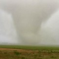 Razorni tornado pogodio zapad Amerike: Padao i grad veličine loptice za golf (video)