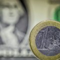 Evro slabi prema dolaru već osam nedelja: Ima li razloga za brigu – šta kažu prognoze