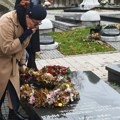 Тужна сцена на Новом гробљу: Две године без Милутина Мркоњића, Ана Бекута сломљена од бола