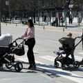 (Foto): Roditelji previše zaposleni, a deca u vrtiće: Prosečna porodica u Srpskoj bori se svakodnevnim problemima