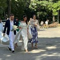 Dragana Kosjerina blista u belom! Voditeljka došla na venčanje u skupocenom automobilu, a tek da vidite mladoženju! (foto…