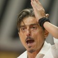 Podivljali Janakopulos ušao u sudijsku svlačionicu?! A, tu su i srednji prsti...