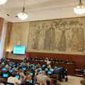 FOTO: Zaseda Skupština Vojvodine, građani i studenti okupljeni kod Banovine