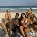 Izveo cice na plažu, dok mu real i arapi nude pravo bogatstvo: Vinisijus Žunior uživa u ženskom društvu!