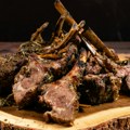 (Foto) naručili jagnjetinu, pa ih sačekao basnoslovni račun Posebno ih šokirala cena kečaša u restoranu- Porodični ručak ih…