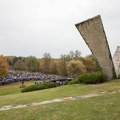 Veliki školski čas u kragujevačkim Šumaricama na godišnjicu streljanja đaka i profesora