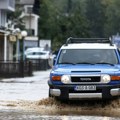 Vanredna situacija u Istočnoj Ilidži: Bujični potoci poplavili ulice, ekipe spasavanja na terenu