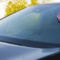 Najbolji trik za blistavu šoferšajbnu: Pomešajte ove dve stvari iz kuhinje i stavite ga na staklo noću