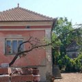 Kuće, bunar i 12 ari placa za male pare: Oglas kod Tumana privlači cenom, a evo šta čeka kupca