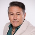 Halid Muslimović se posle 12 meseci vraća na prestižnu scenu Plave dvorane! Muzička legenda spremna za novi spektakl