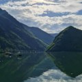 Najatraktivnija lokacija u Srbiji, svi žele na srpske maldive! Smaragdnozelena voda i plutajuće kućice oduzimaju dah