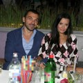 Elena i Jugoslav Karić ponovo zajedno: Bivši supružnici srećni i zagrljeni uživaju u plesu a on je povod njihovog…