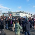 Odložena sednica Skupštine grada Novog Sada: Studenti u znak protesta blokiraju raskrsnicu u centru grada (foto, video)