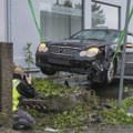 Muškarac naleteo kolima na ljude u Nemačkoj, među povređenima njegova žena i ćerka