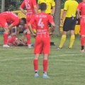 Drama na fudbalskoj utakmici u Srbiji: Fudbaler ostao da leži na travi, hitno morali da mu ukažu pomoć