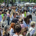 „Zahtevamo i nećemo odustati“: Profesori više Univerziteta se obratili na protestu ispred Vlade