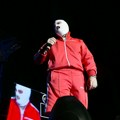 (Video) Usred intervjua skinuo skupocene zube: Pevač (30) kaže da ga svi kopiraju, pa priznao: "Zaradio sam dovoljno, ne moram…
